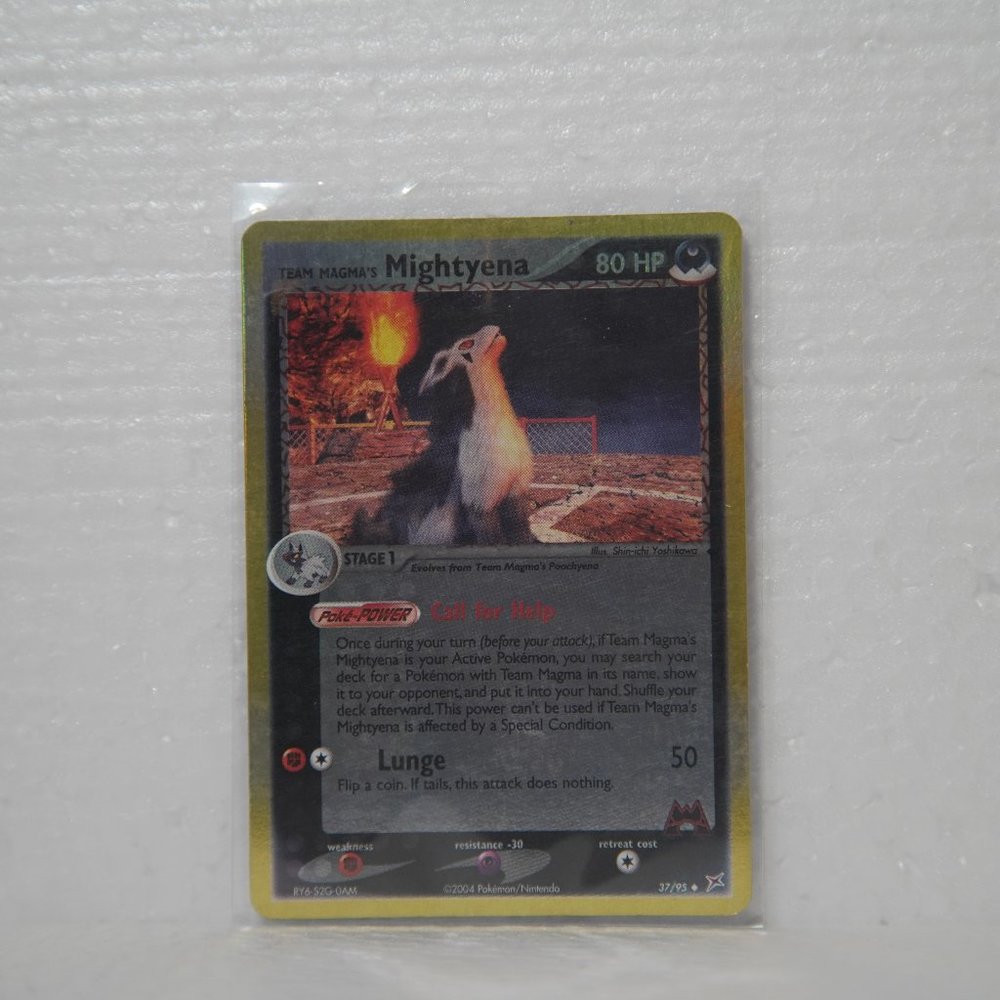 Pidgeot 23/165 Holo & Mightyena Reverse Holo